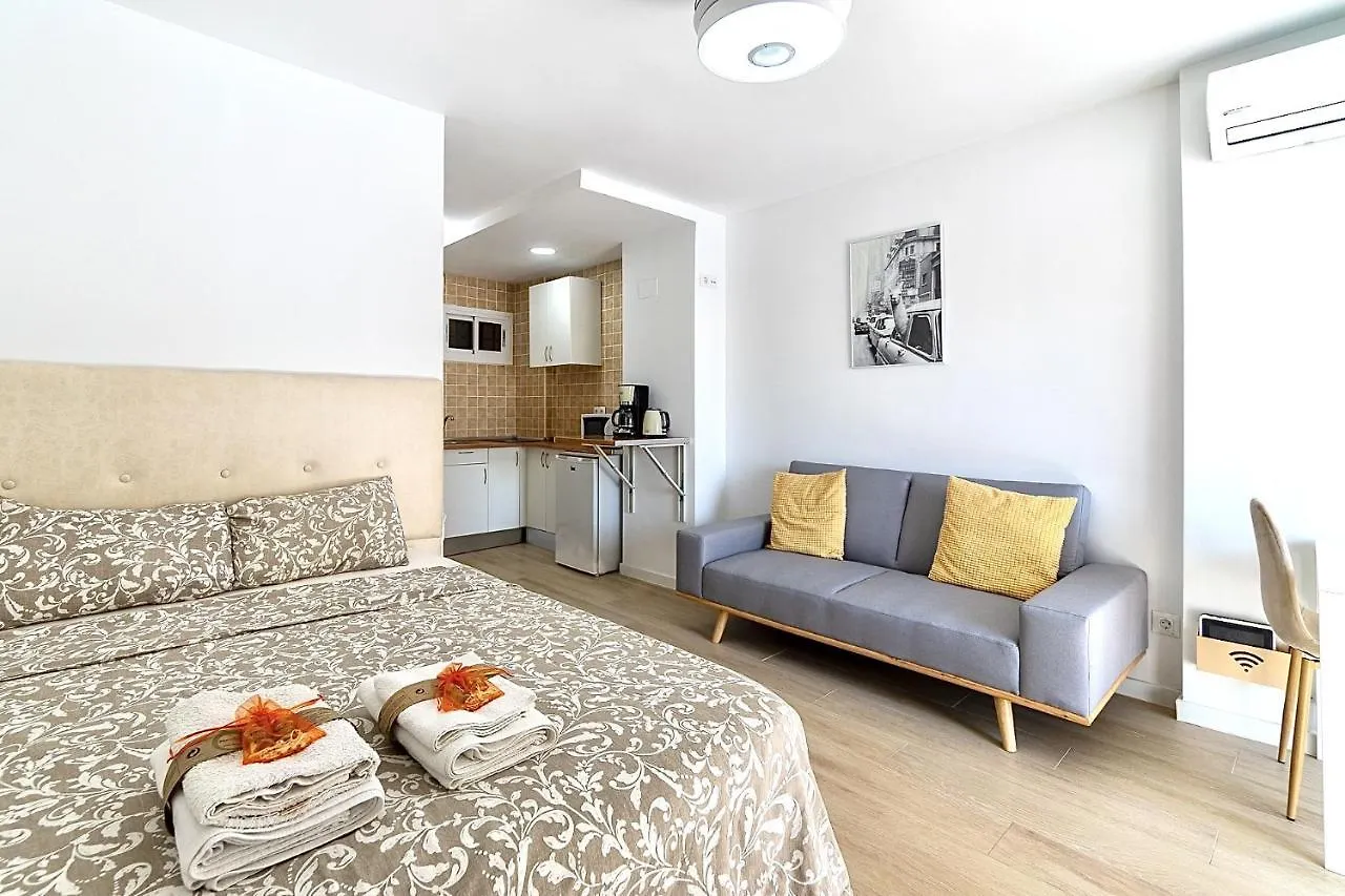 797 Holiday Rentals - Comodo Estudio En Agata Con Terraza Benalmadena 0*,