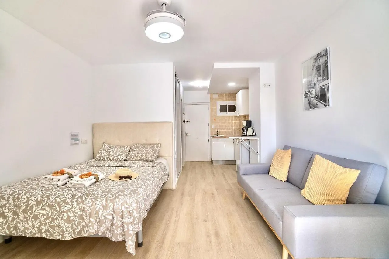 Apartment 797 Holiday Rentals - Comodo Estudio En Agata Con Terraza Benalmadena
